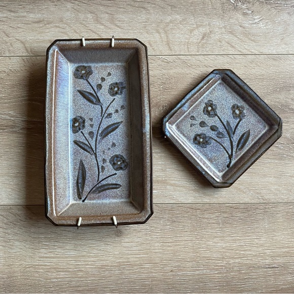 Vintage signed Pottery tray set with wall hanger , jewelry tray , coin catch all - Picture 2 of 11